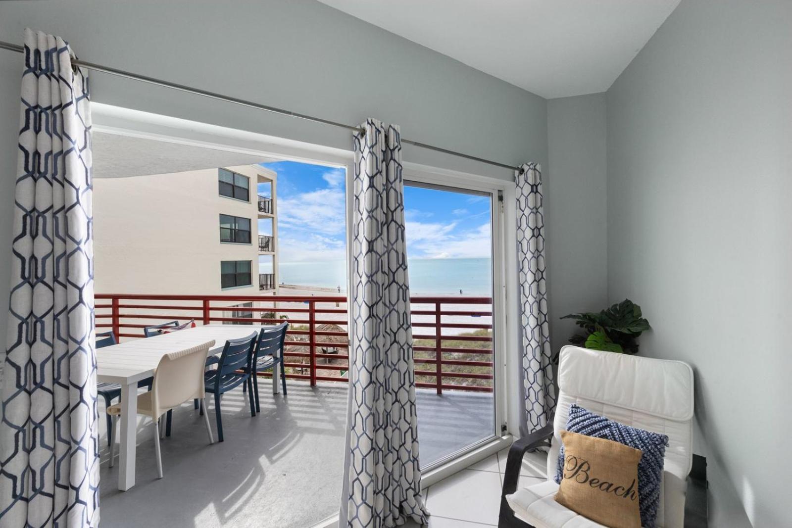 301 Crimson Condos St. Pete Beach Extérieur photo